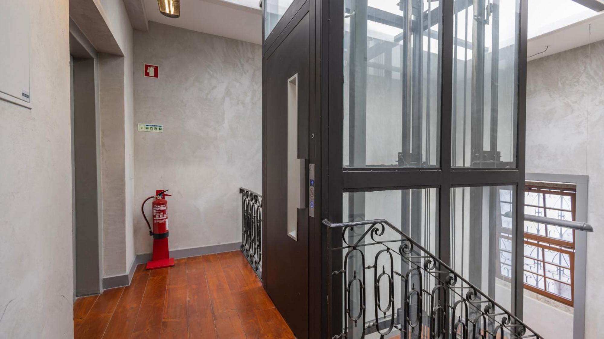 Charming 3Bdr Duplex In City Center By Lovelystay リスボン エクステリア 写真